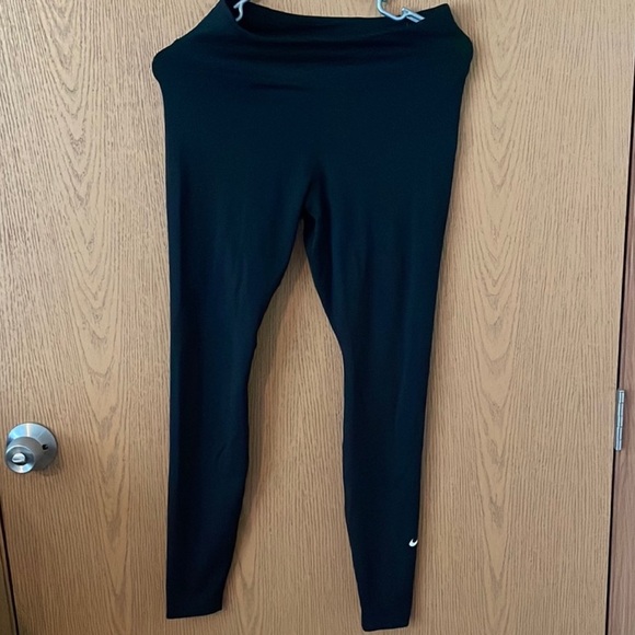 Nike Black Leggings with White Logo - Picture 4 of 4